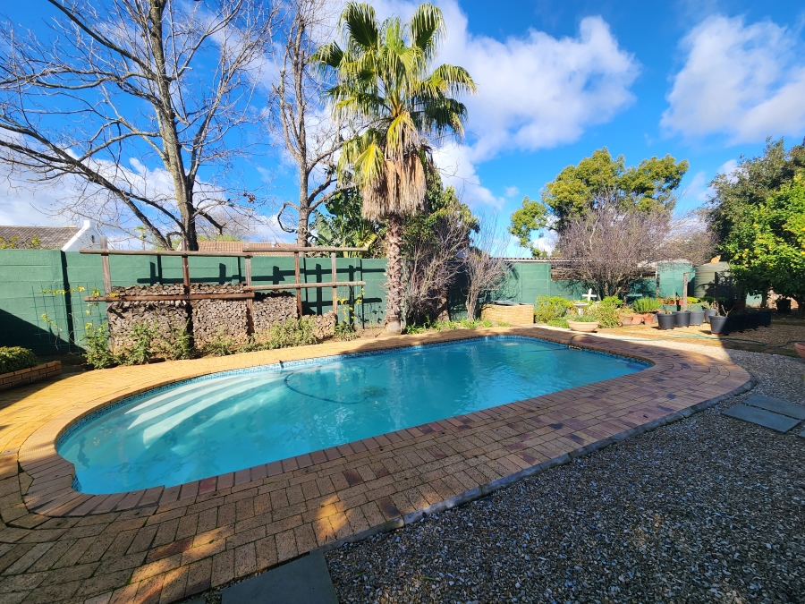 4 Bedroom Property for Sale in Panorama Western Cape